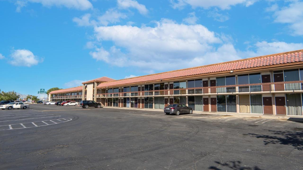 G T Hotels Inn & Suites Extended Stay 维克多维尔 外观 照片