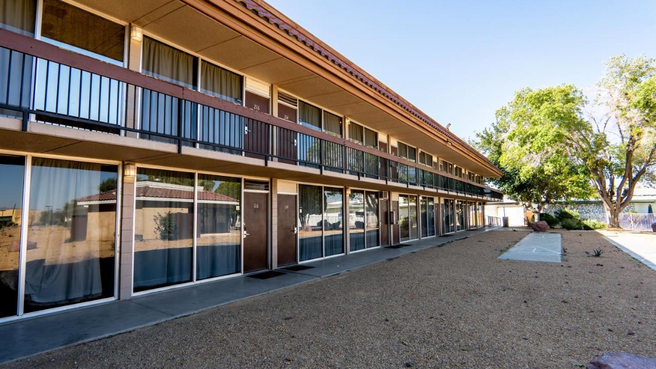 G T Hotels Inn & Suites Extended Stay 维克多维尔 外观 照片