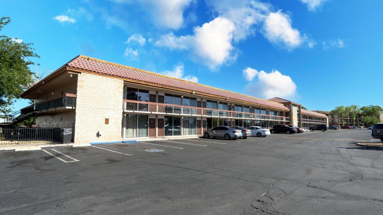 G T Hotels Inn & Suites Extended Stay 维克多维尔 外观 照片